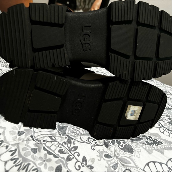 UGG Moto boots size 9 - Picture 6 of 7